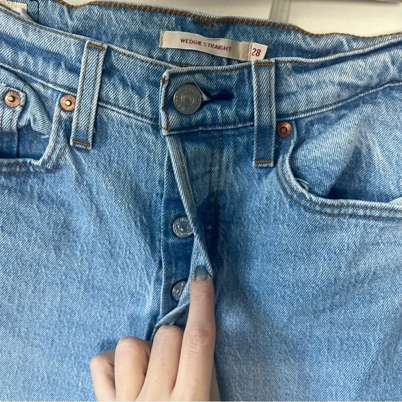 Levi's Wedgie Straight Jeans in Fully Baked Wash - Picture 6 of 10